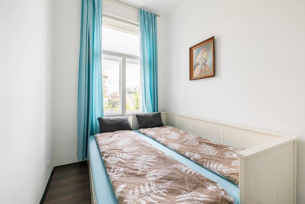 Charming Spacious Apartment Wina Bagian luar foto