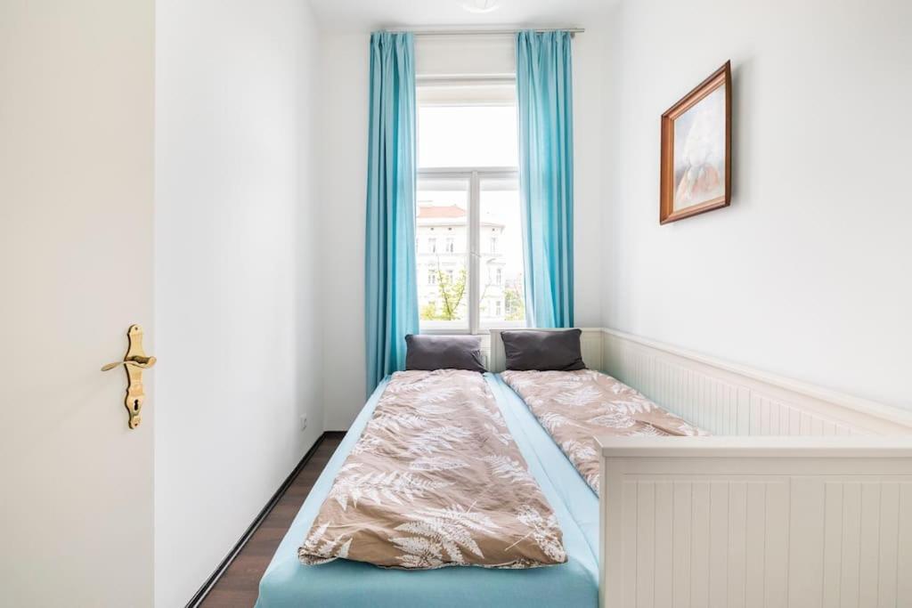 Charming Spacious Apartment Wina Bagian luar foto