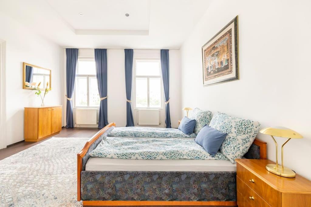 Charming Spacious Apartment Wina Bagian luar foto
