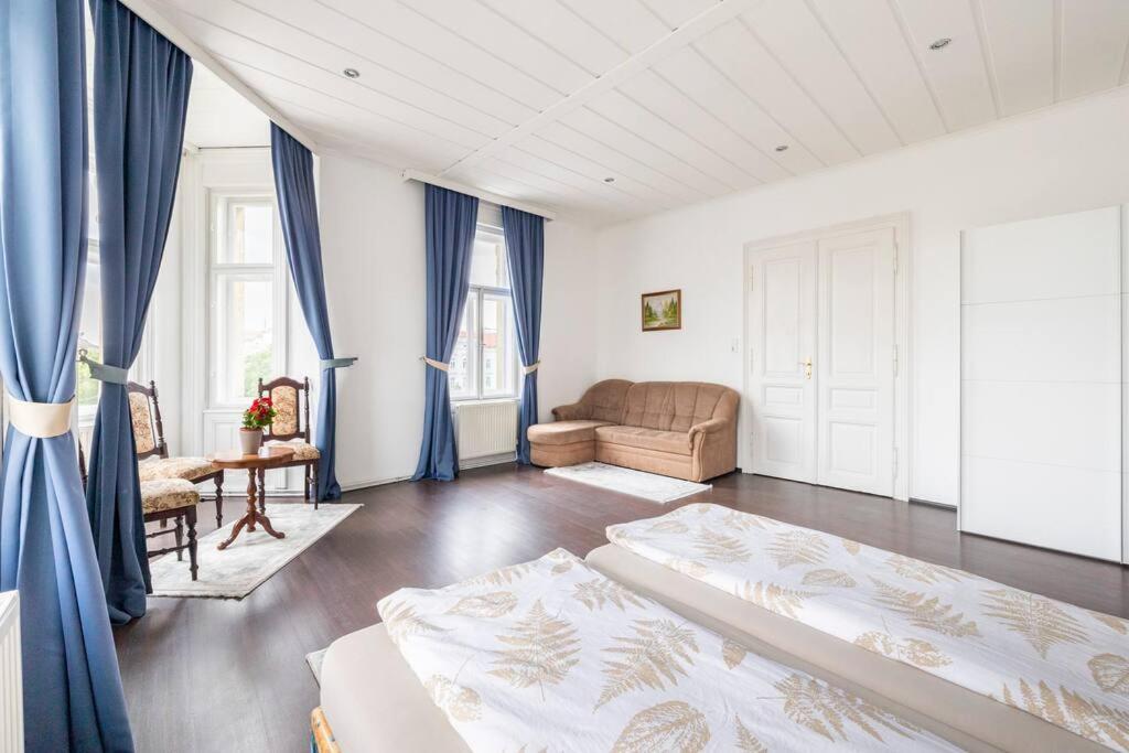Charming Spacious Apartment Wina Bagian luar foto