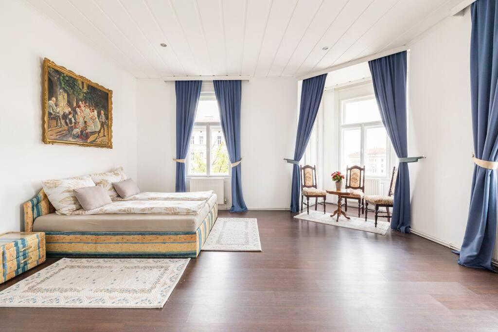 Charming Spacious Apartment Wina Bagian luar foto